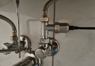 Pressure Sensor installed on the angle valve under a wash basin using the supplied T-piece